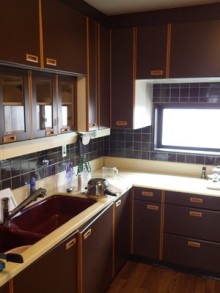 ホワイト＆イエローで明るいくポップな仕上がりに